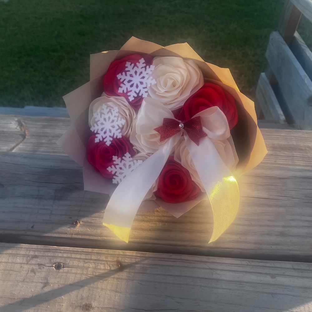 Small winter eternal bouquet